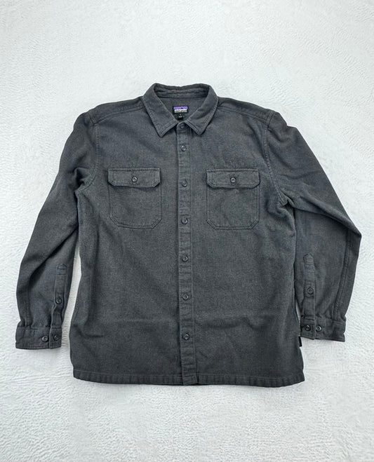 Patagonia Men’s Fjord Flannel – Organic Cotton – Charcoal Grey – Large