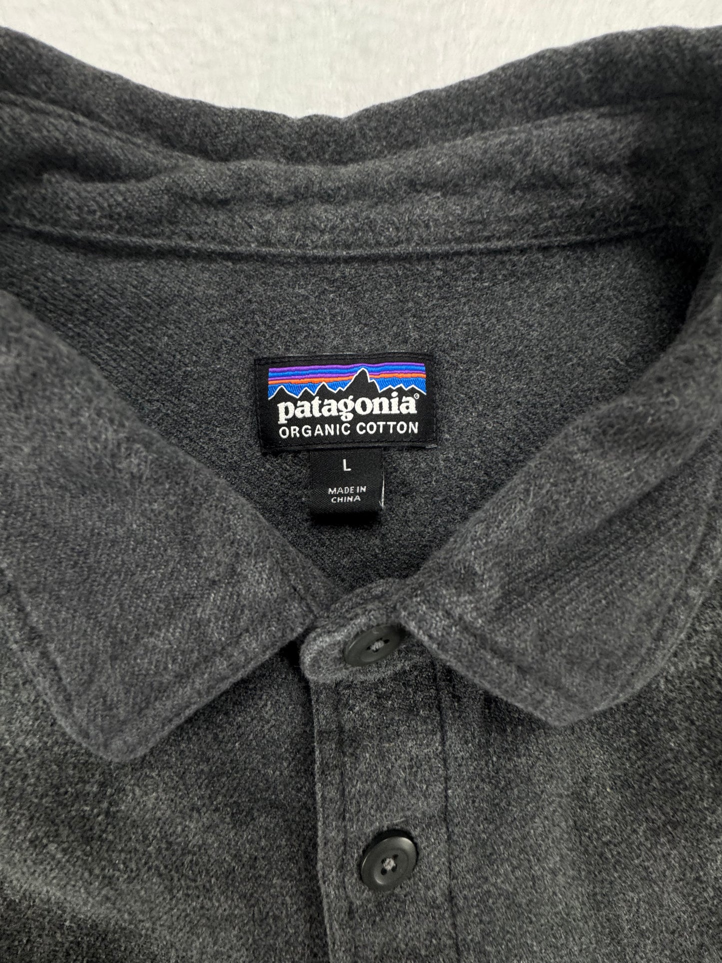 Patagonia Men’s Fjord Flannel – Organic Cotton – Charcoal Grey – Large