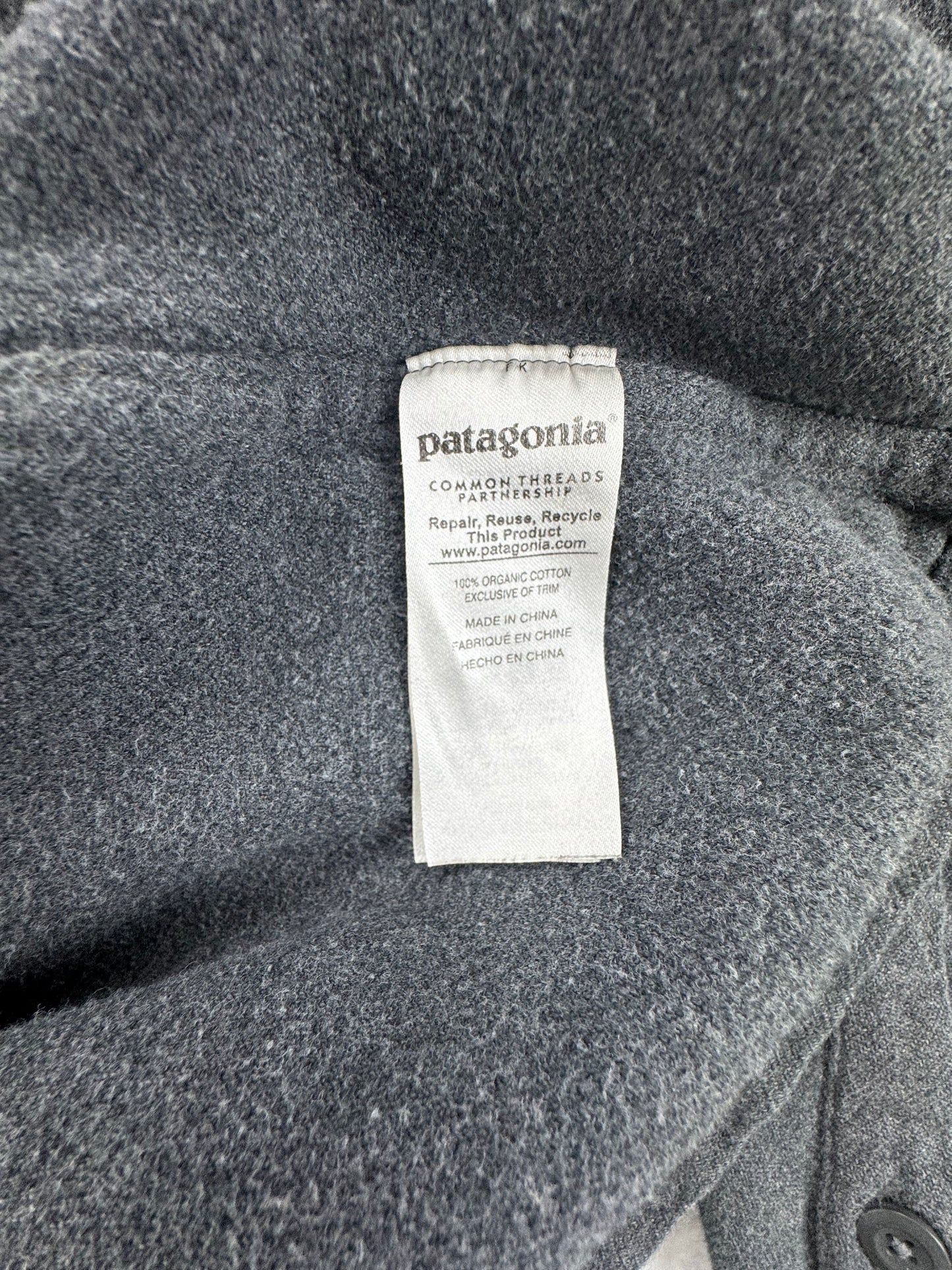 Patagonia Men’s Fjord Flannel – Organic Cotton – Charcoal Grey – Large