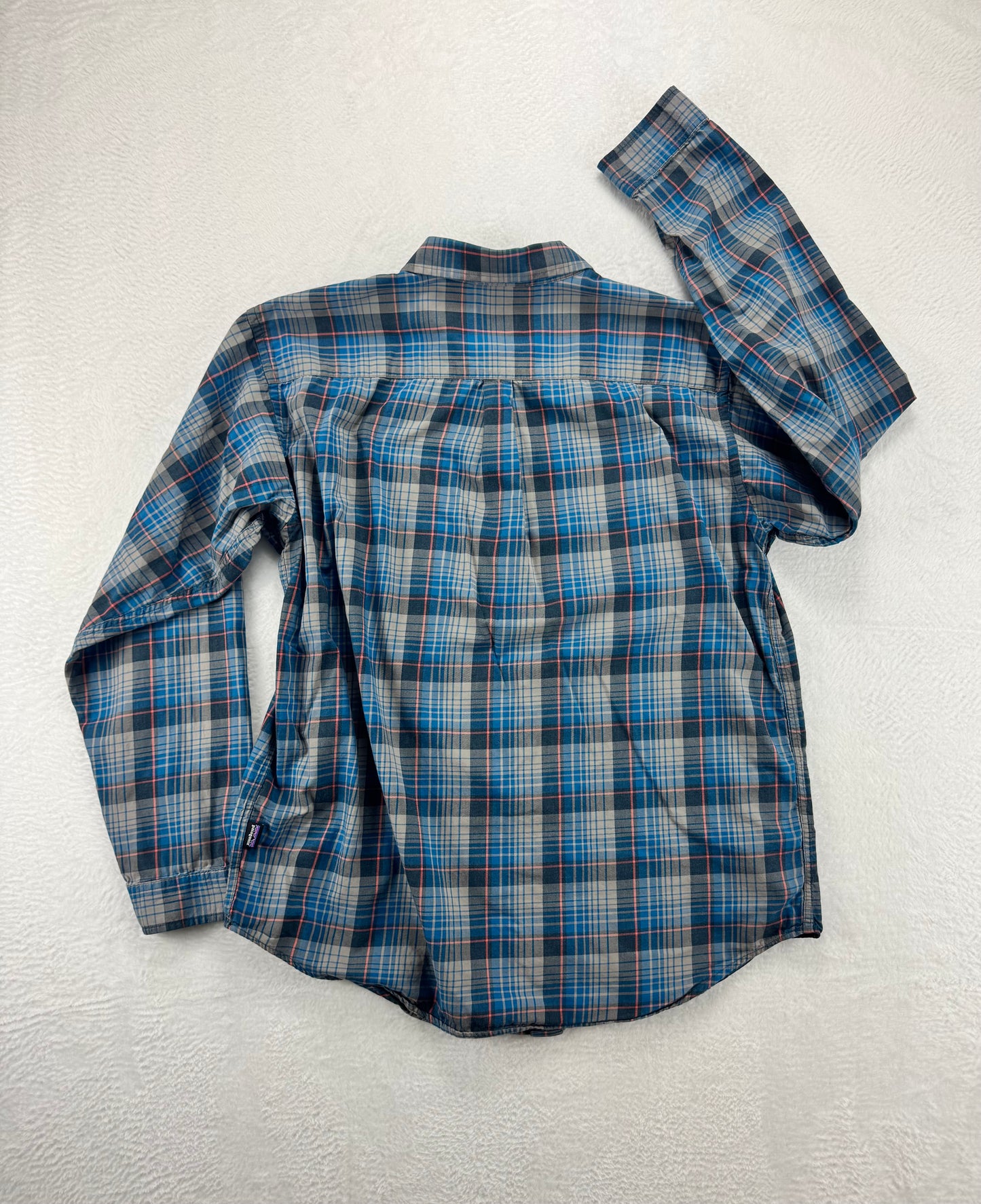 Patagonia Men’s Organic Cotton Plaid Button-Down Shirt – Blue – Large – Lightweight