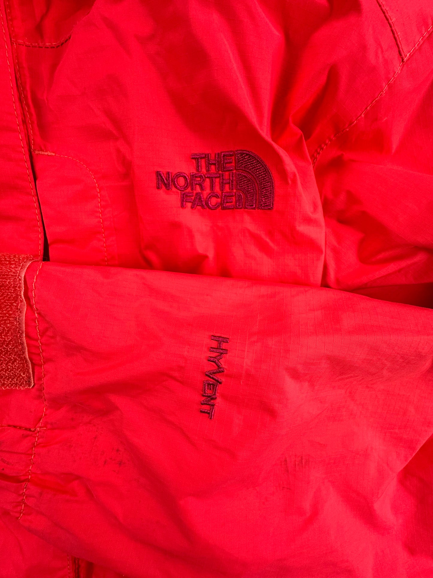The North Face Women's HyVent Hooded Rain Jacket – Red – Small