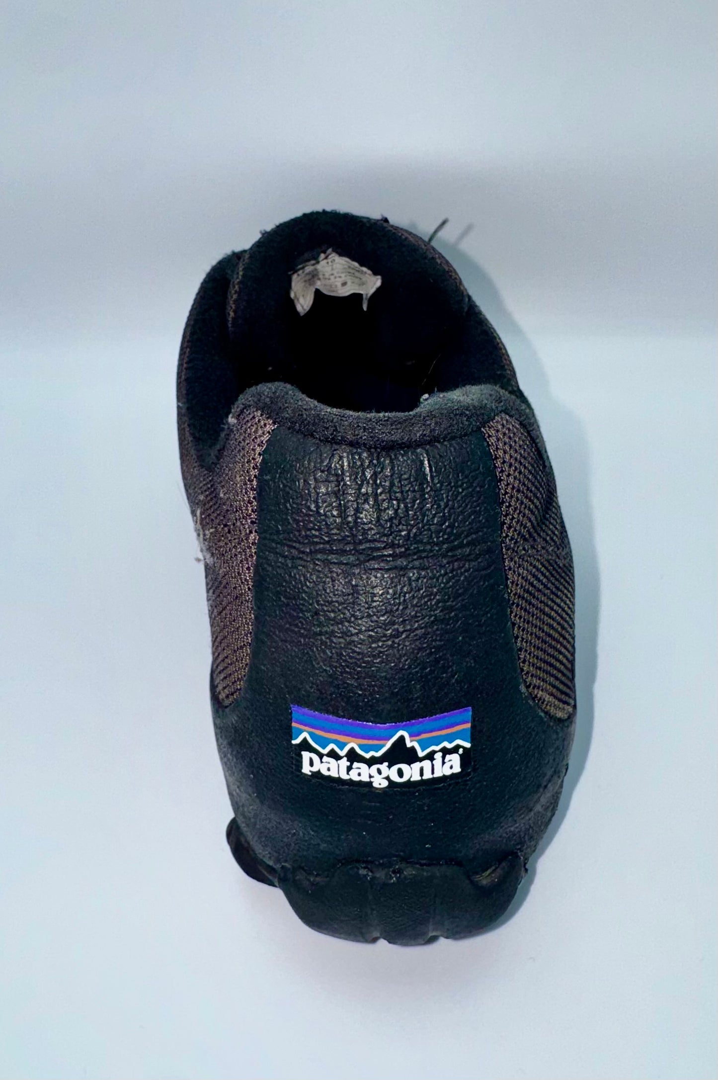 Patagonia Men’s DAS Boot Low Waterproof Shoes – Black / Peat Moss – Size 11