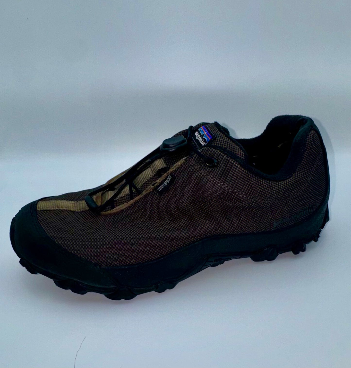 Patagonia Men’s DAS Boot Low Waterproof Shoes – Black / Peat Moss – Size 11