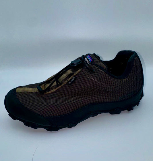 Patagonia Men’s DAS Boot Low Waterproof Shoes – Black / Peat Moss – Size 11