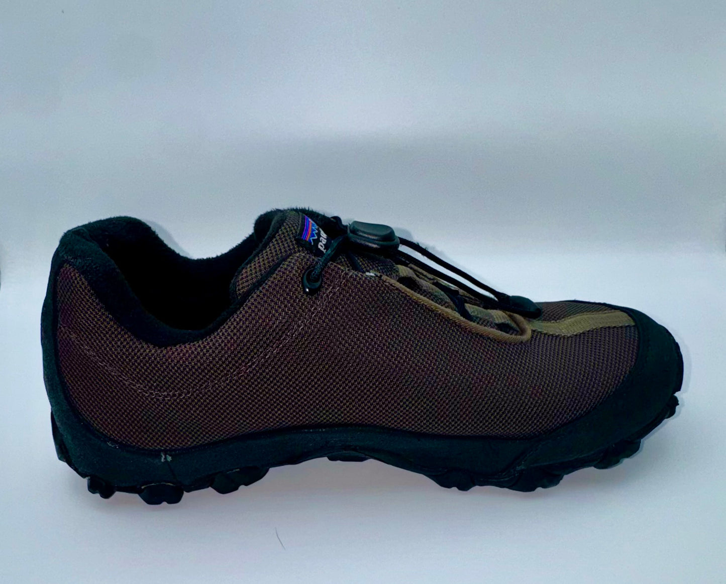 Patagonia Men’s DAS Boot Low Waterproof Shoes – Black / Peat Moss – Size 11