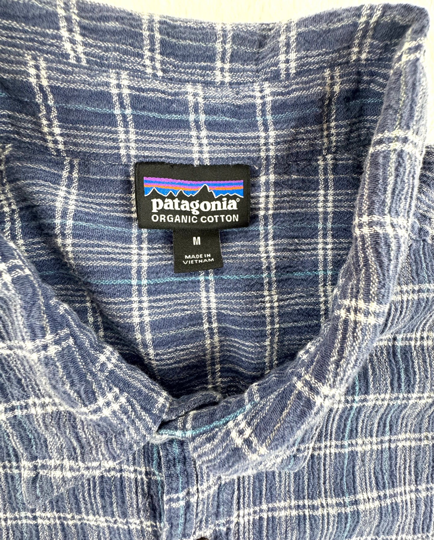 Patagonia Men’s A/C Organic Cotton Short Sleeve Shirt – Blue Plaid – Medium