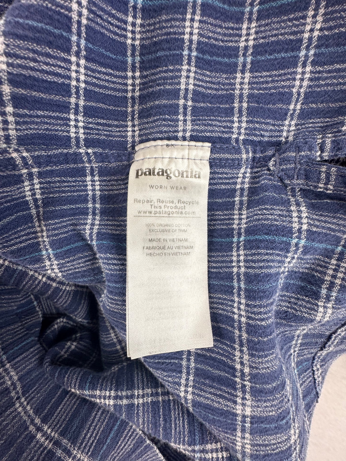 Patagonia Men’s A/C Organic Cotton Short Sleeve Shirt – Blue Plaid – Medium