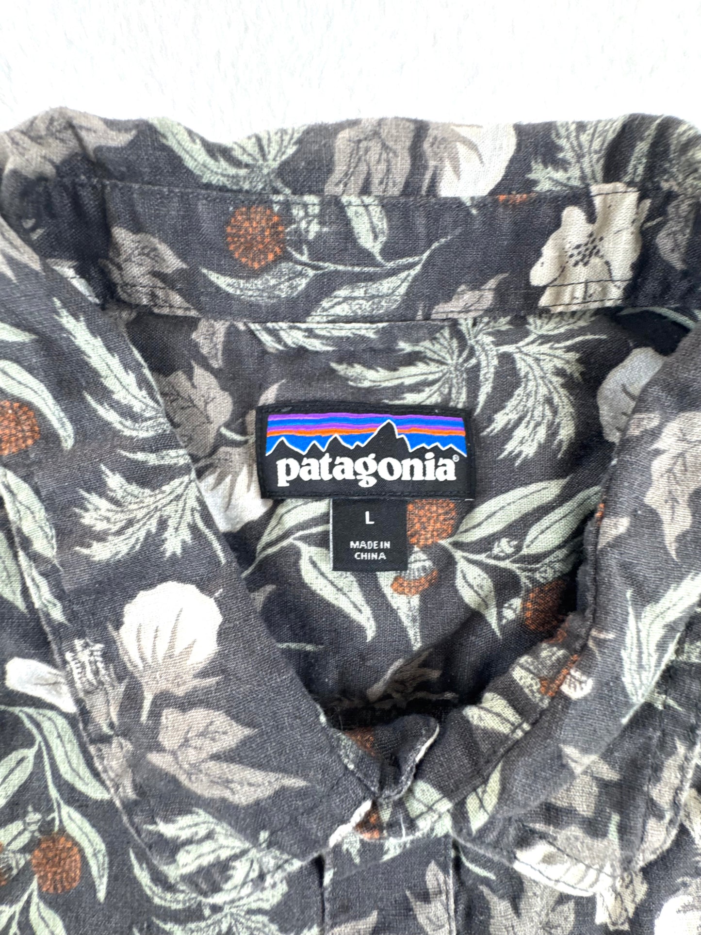 Patagonia Organic Cotton Floral Button-Up Shirt Charcoal Men's Large