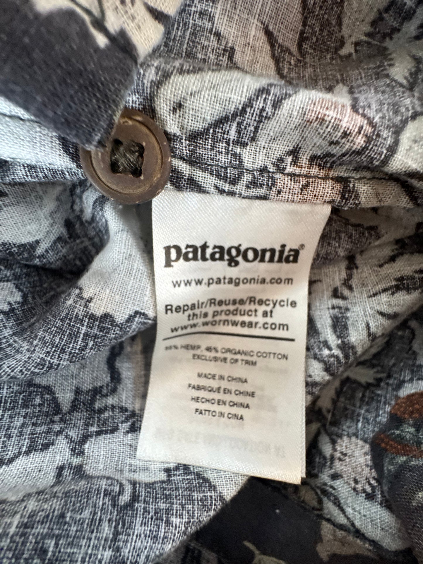Patagonia Organic Cotton Floral Button-Up Shirt Charcoal Men's Large