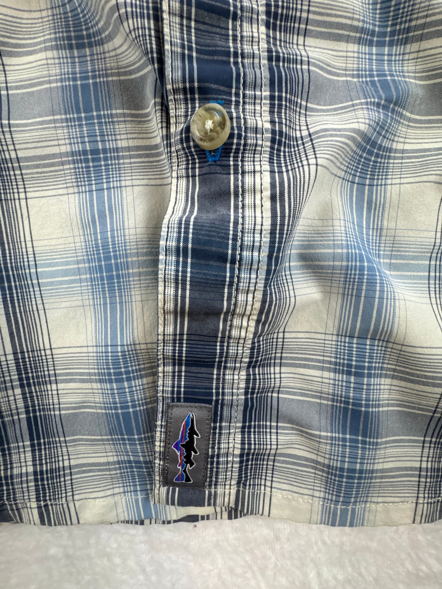 Patagonia Men’s Sun Stretch Fishing Shirt Blue Plaid Short Sleeve Large